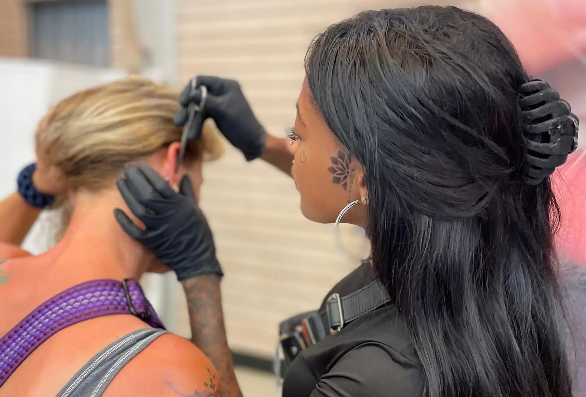 Krause Akadamie - Seminar für Special Beauty Arts wie Zahnschmuck